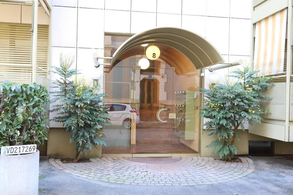 Comfortable, Very Well Located Between Train Station And Lake! Лозана Екстериор снимка