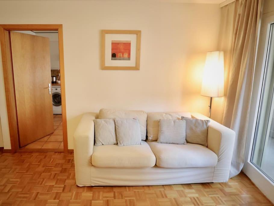Comfortable, Very Well Located Between Train Station And Lake! Лозана Екстериор снимка