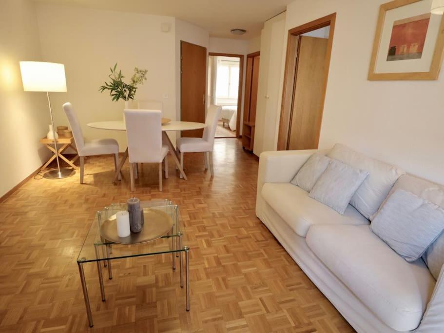 Comfortable, Very Well Located Between Train Station And Lake! Лозана Екстериор снимка