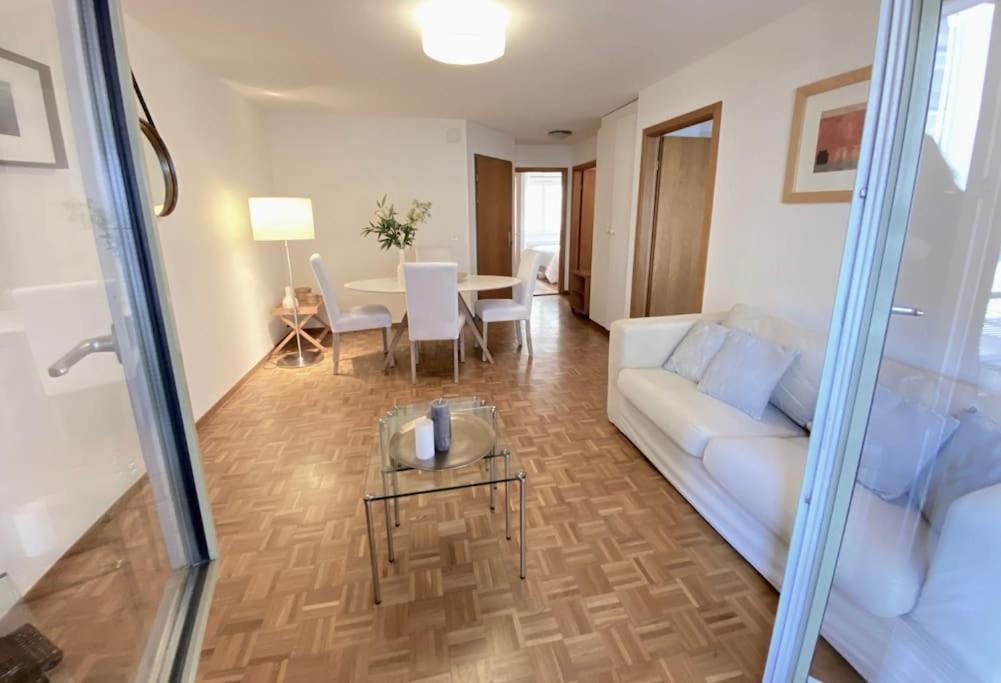 Comfortable, Very Well Located Between Train Station And Lake! Лозана Екстериор снимка