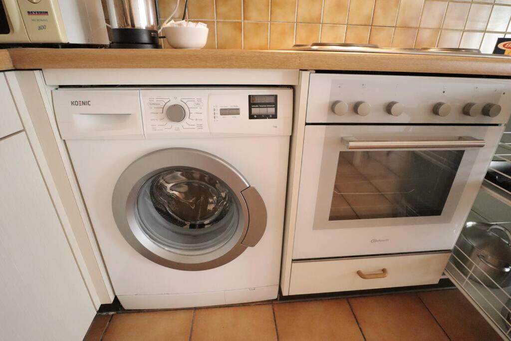 Comfortable, Very Well Located Between Train Station And Lake! Лозана Екстериор снимка